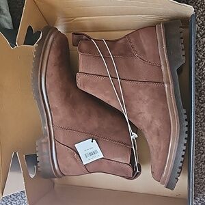 American Eagle size 9 brown boot